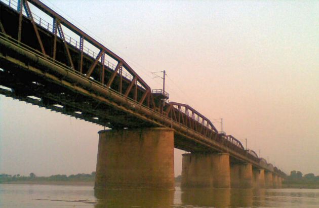 Pillars_of_old_amuna_bridge TRIM