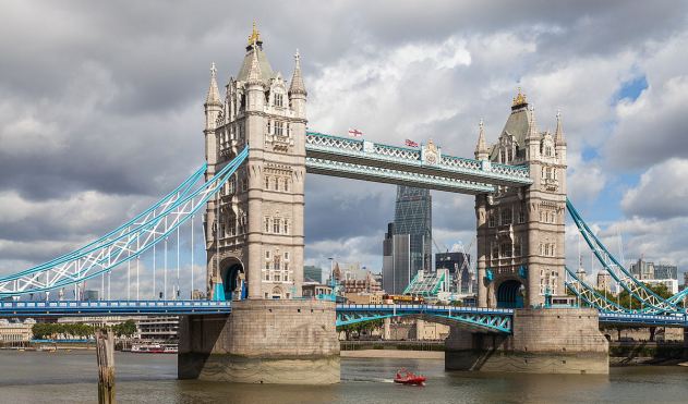 Puente_de_la_Torre,_Londres,_Inglaterra,_2014-08-11,_DD_092 1200px TRIM