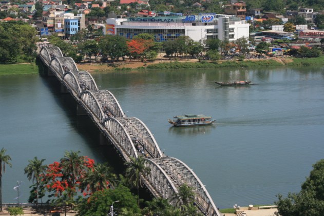 Truong_Tien_Bridge