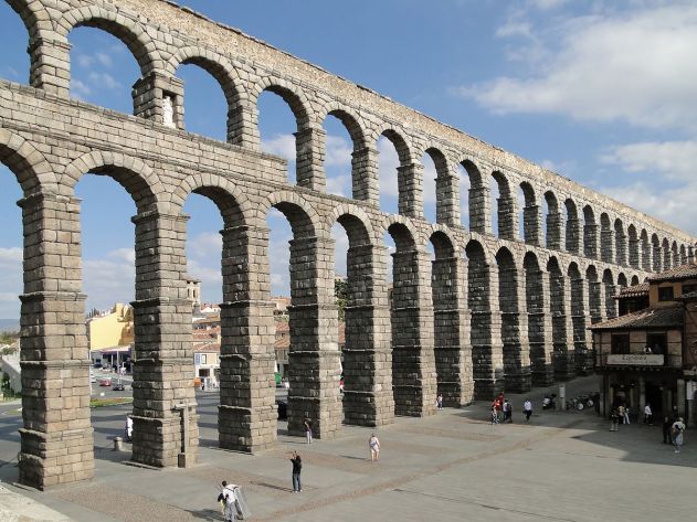 Aqueduct_of_Segovia_08 1200px