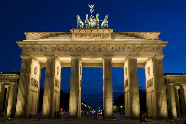 Brandenburger_Tor_-_freakyman_2 1200px TRIM