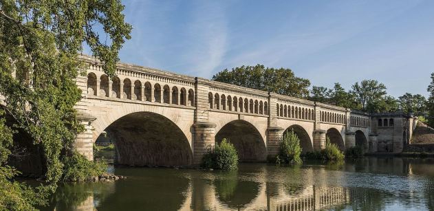 Pont-canal_de_l'Orb_cf07 1200px TRIM