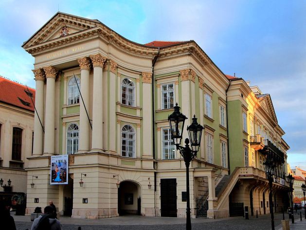 Stavovské_divadlo_vstup_2 1200px